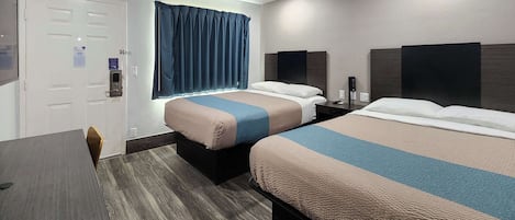 Skrivebord, skrivebord for bærbar PC, wi-fi (inkludert) og sengetøy