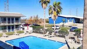 Outdoor pool, open 9:00 AM to 9:30 PM, pool umbrellas, pool loungers - Motel 6 Galveston, TX (Galveston)