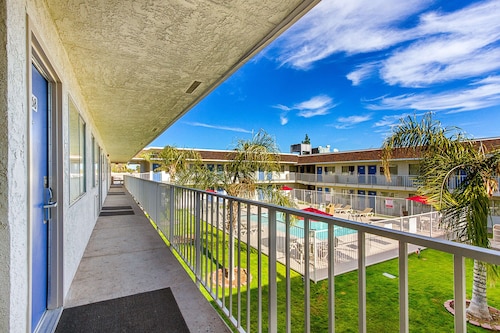 Motel 6 Phoenix North - Bell Road