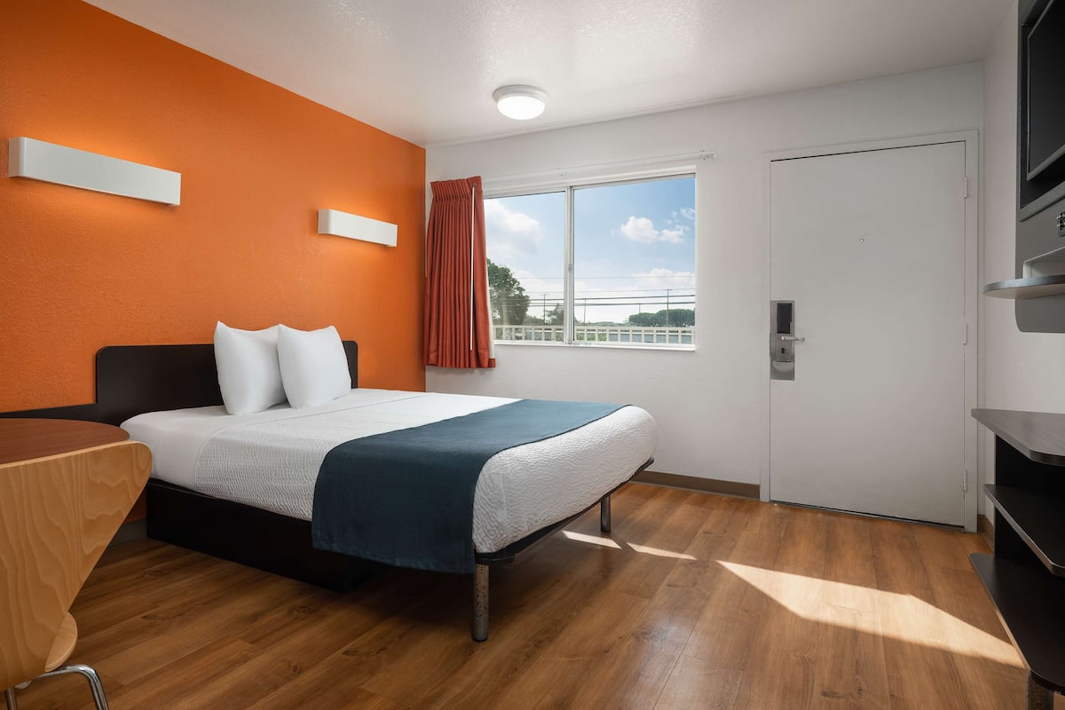 Verdunkelungsvorhänge, kostenloses WLAN, Bettwäsche