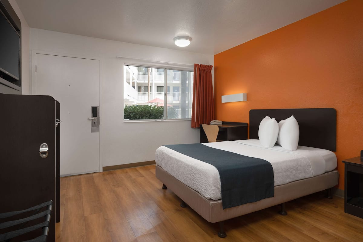 Verdunkelungsvorhänge, kostenloses WLAN, Bettwäsche