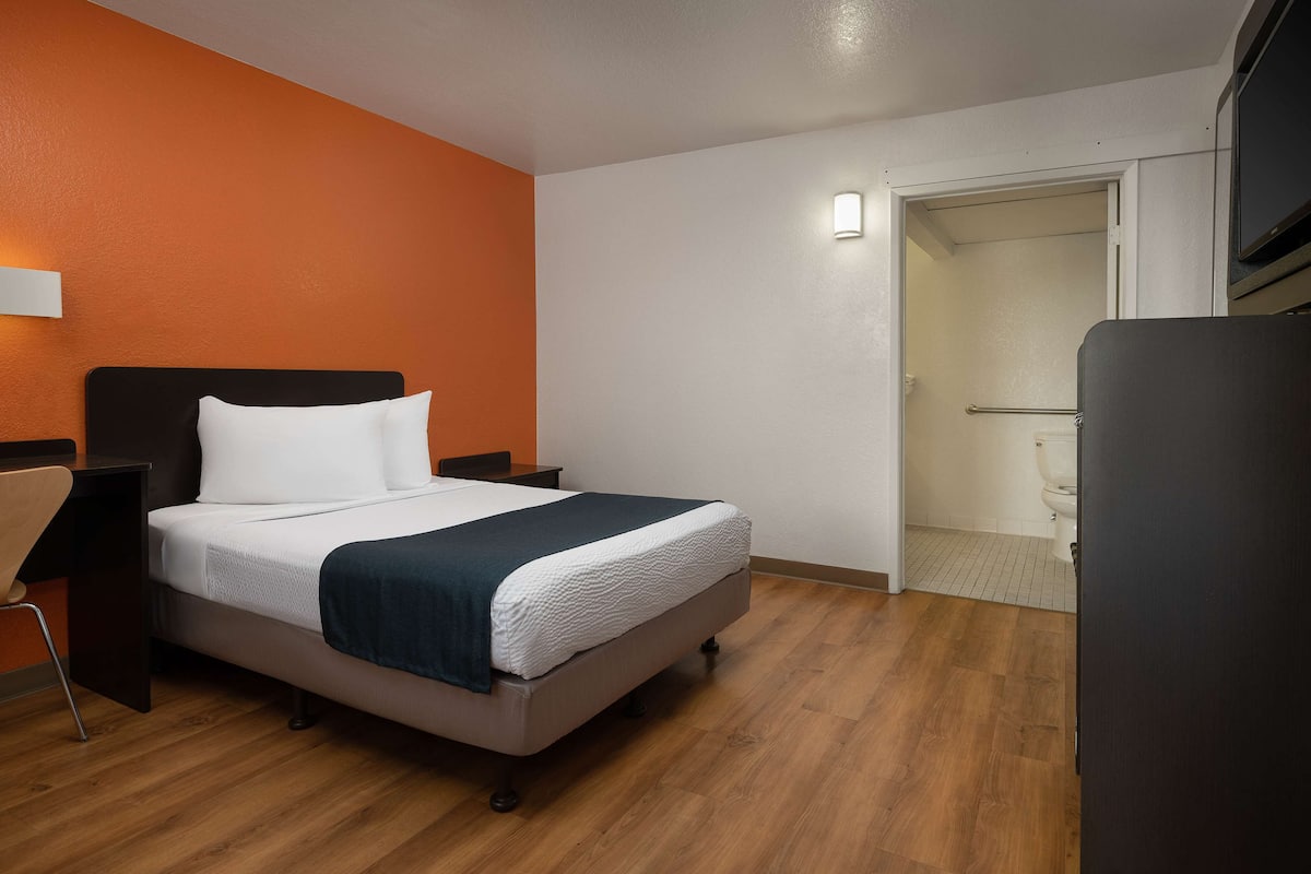 Verdunkelungsvorhänge, kostenloses WLAN, Bettwäsche