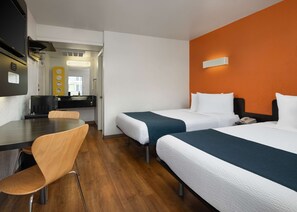 Cortinas blackout, wifi gratis y ropa de cama 