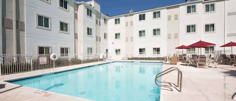 Piscine extérieure (ouverte en saison)