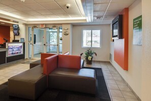 Lobby - Motel 6 Brownsville, TX (Brownsville)