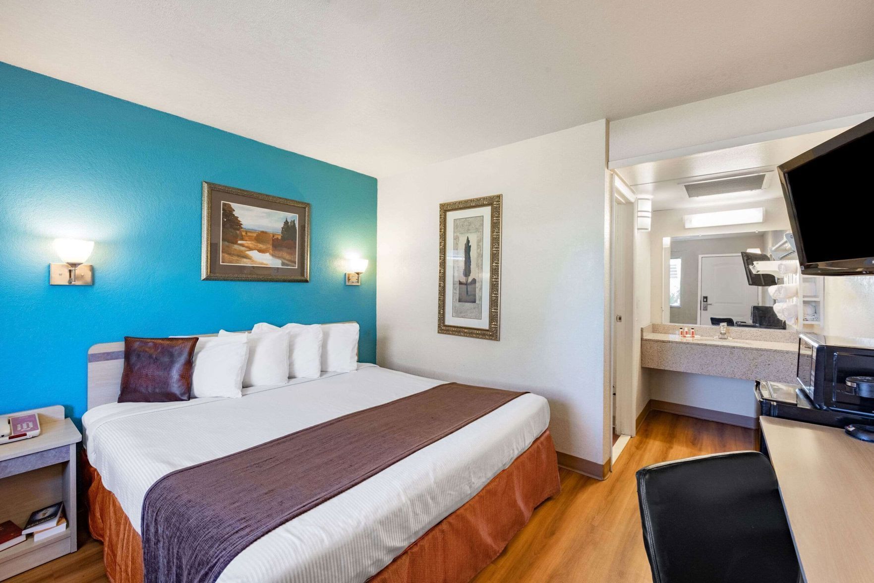 Desk, free WiFi, bed sheets