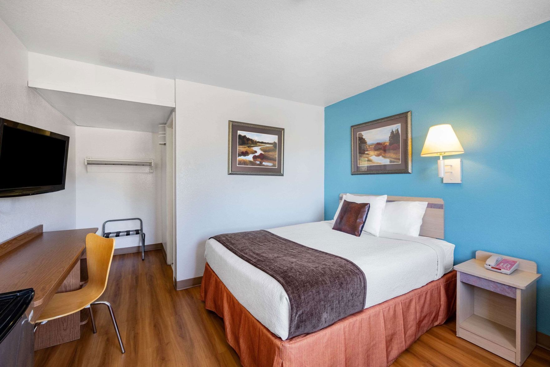 Desk, free WiFi, bed sheets