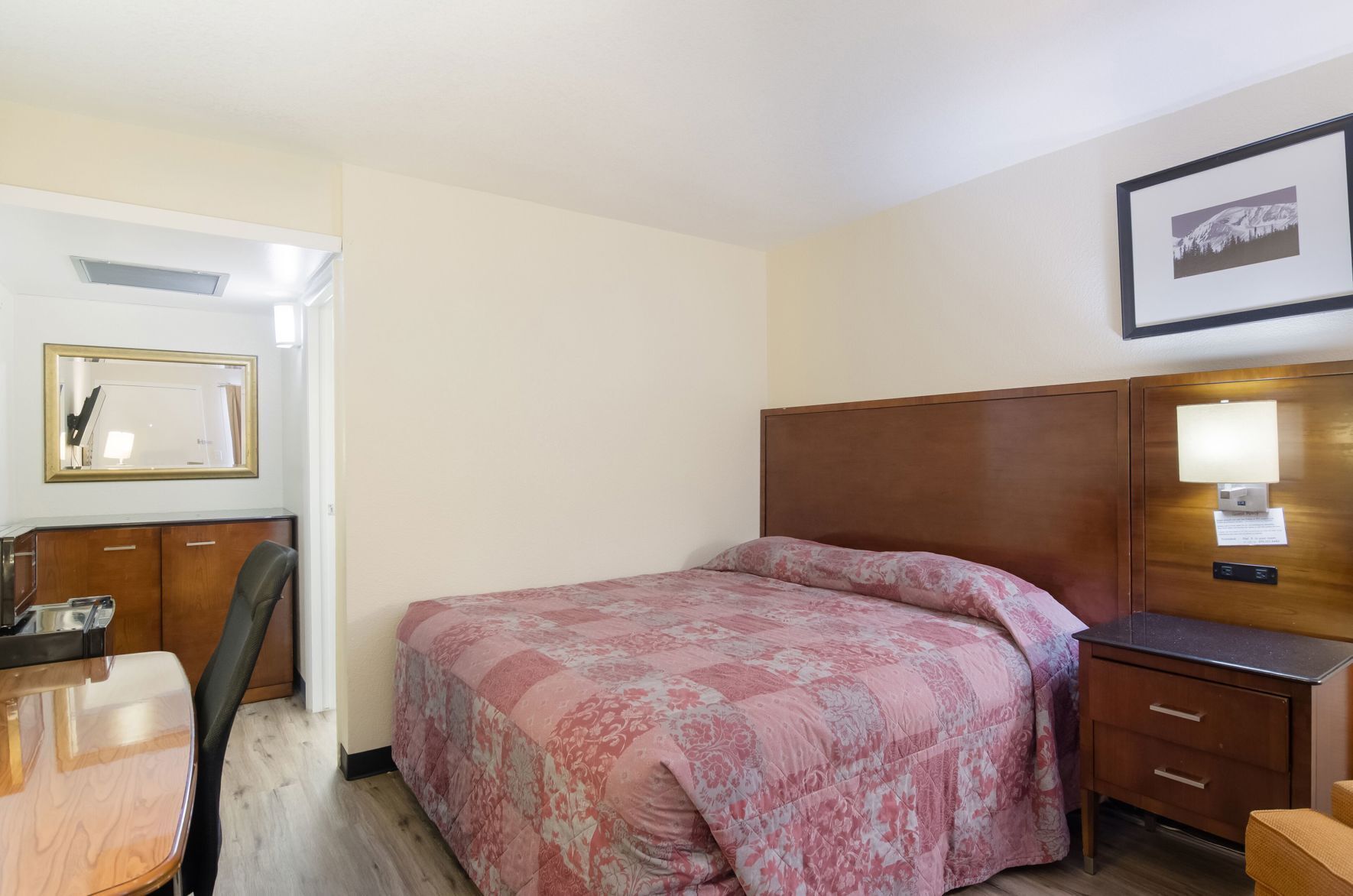 Desk, free WiFi, bed sheets