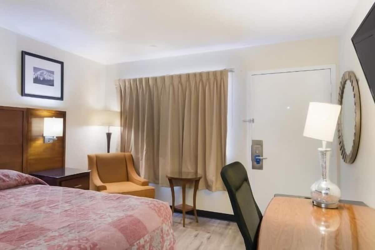 Desk, free WiFi, bed sheets