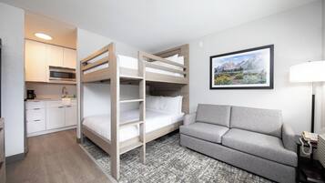 Full Bunk Studio | Free WiFi, bed sheets, wheelchair access