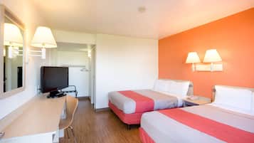 Escritorio, wifi gratis y ropa de cama