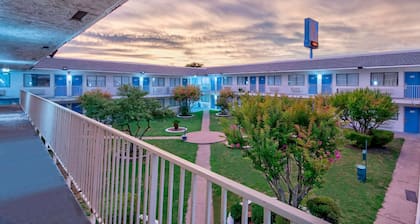 Motel 6 Austin, TX - North