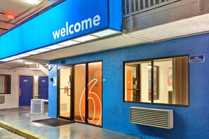 Exterior - Motel 6 Dania Beach (Dania Beach)