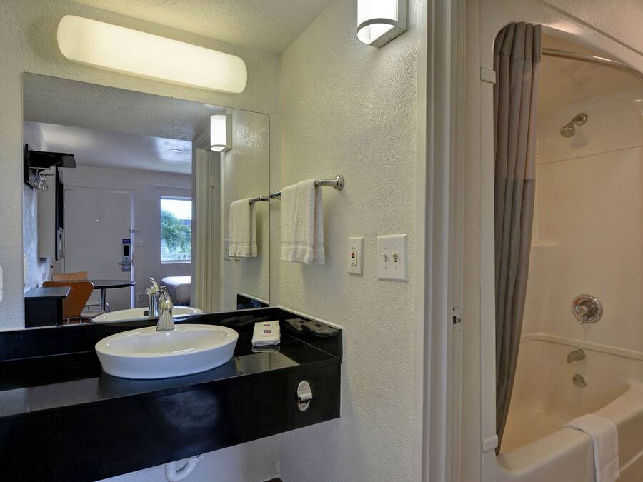 Douche, serviettes fournies