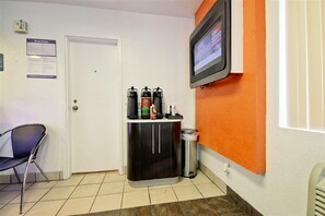 Dining - Motel 6 Dania Beach (Dania Beach)
