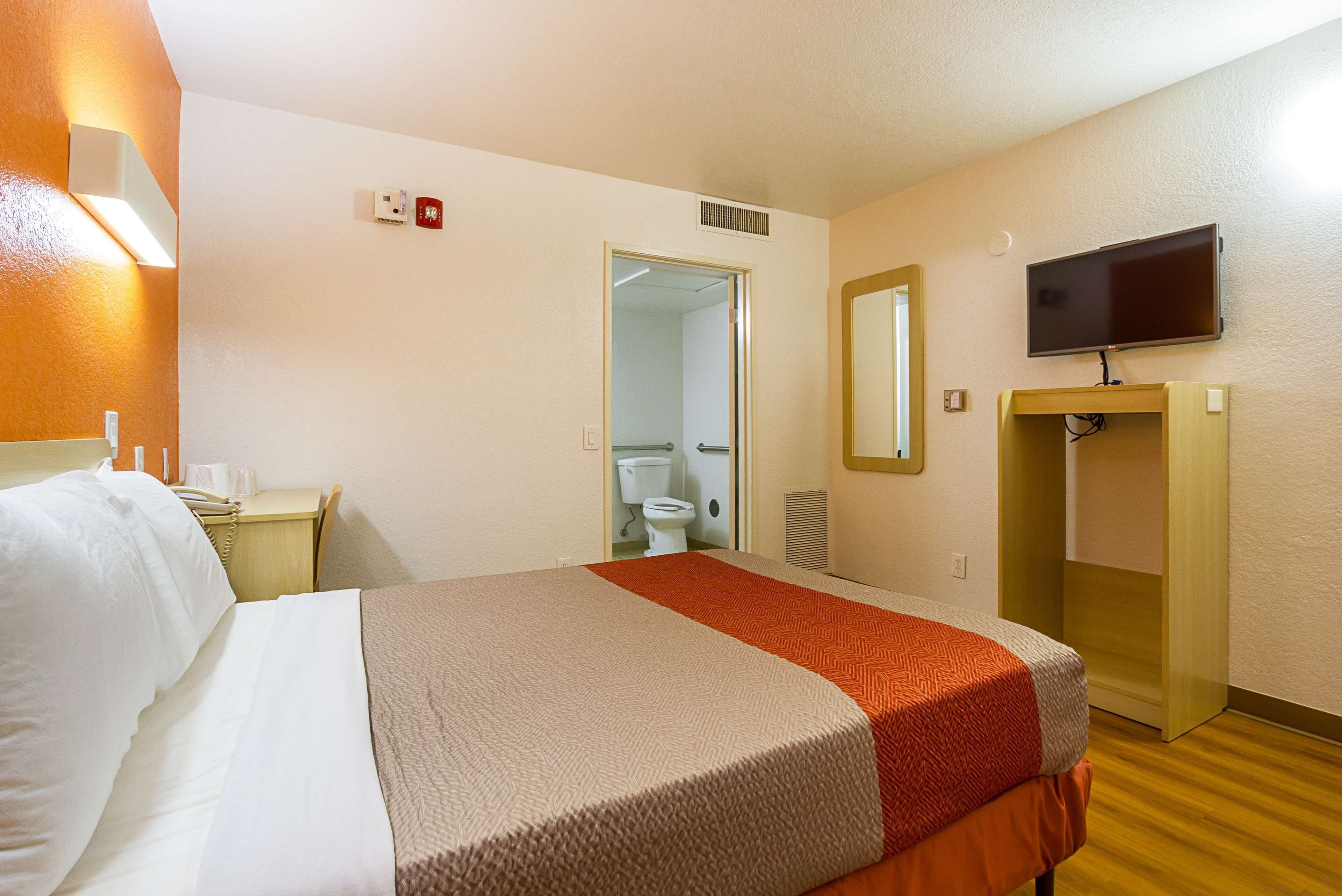 WiFi (free), bed sheets