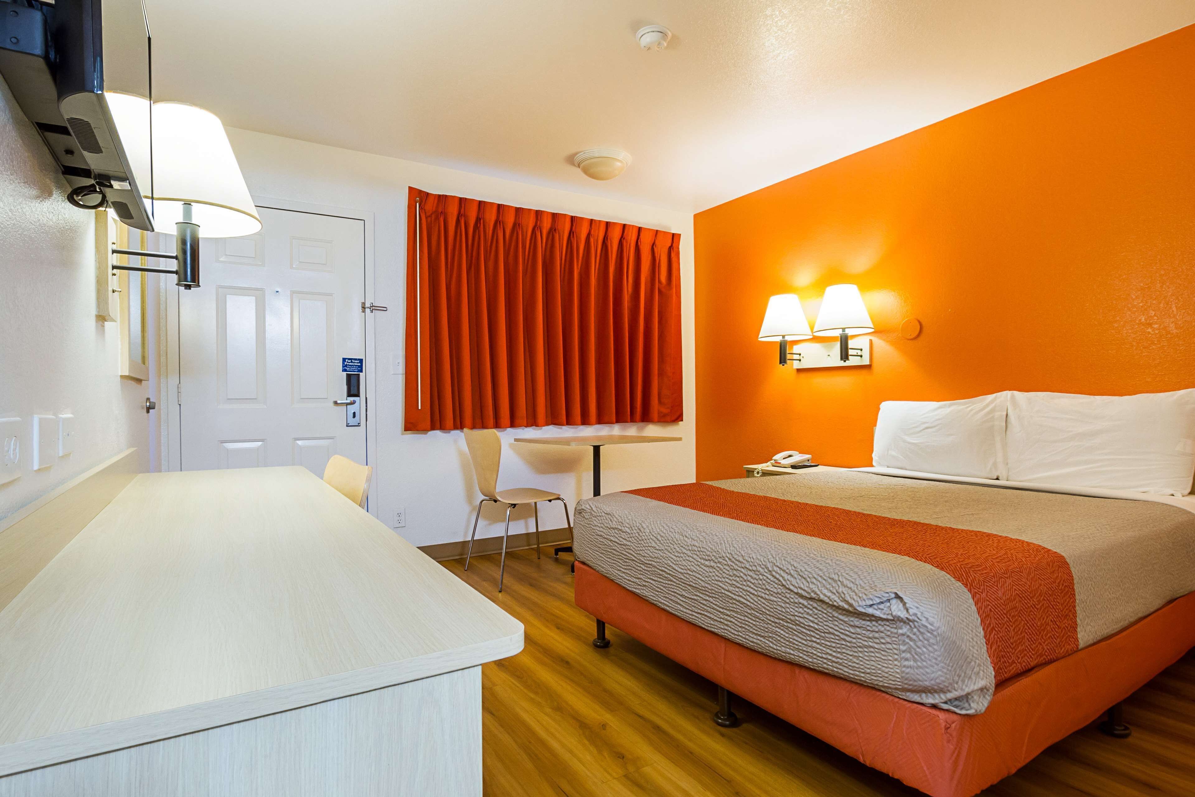 WiFi (free), bed sheets