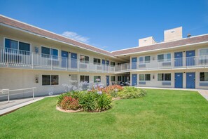 Property entrance - Motel 6 Williams, CA (Williams)