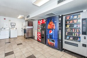 Dining - Motel 6 Williams, CA (Williams)