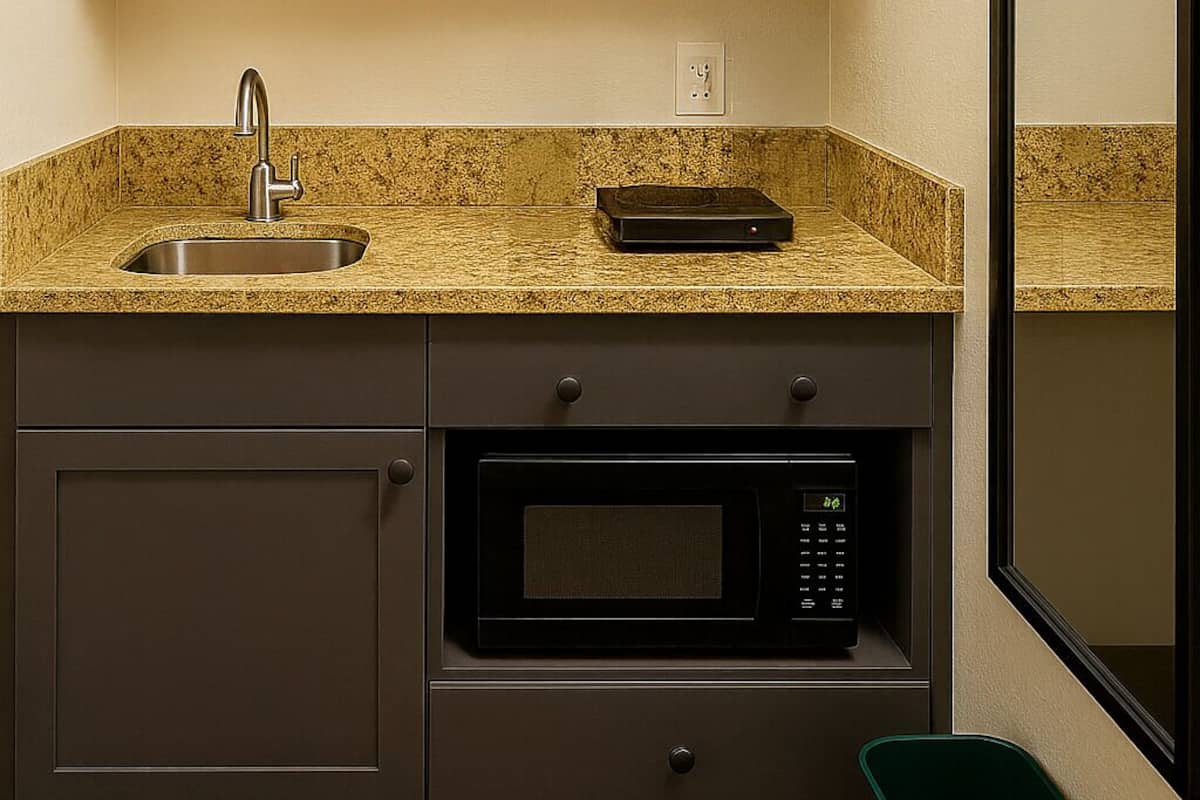 Habitación Deluxe, 2 camas matrimoniales, para no fumadores, refrigerador y microondas | Cocina privada