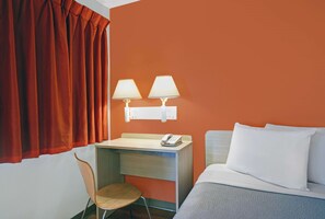 Escritorio, wifi gratis, ropa de cama