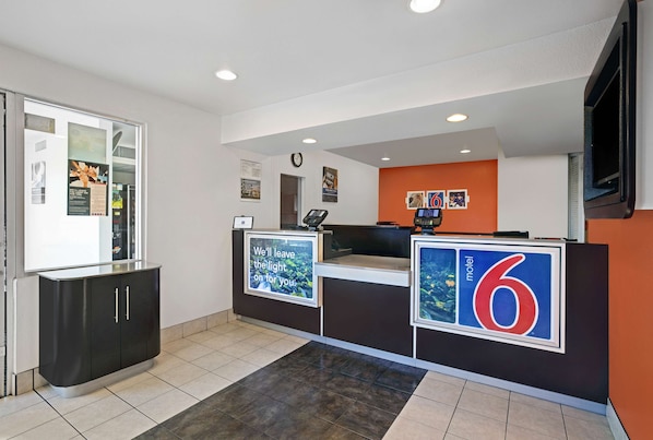 Lobby - Motel 6 Troutdale, OR - Portland East (Troutdale)