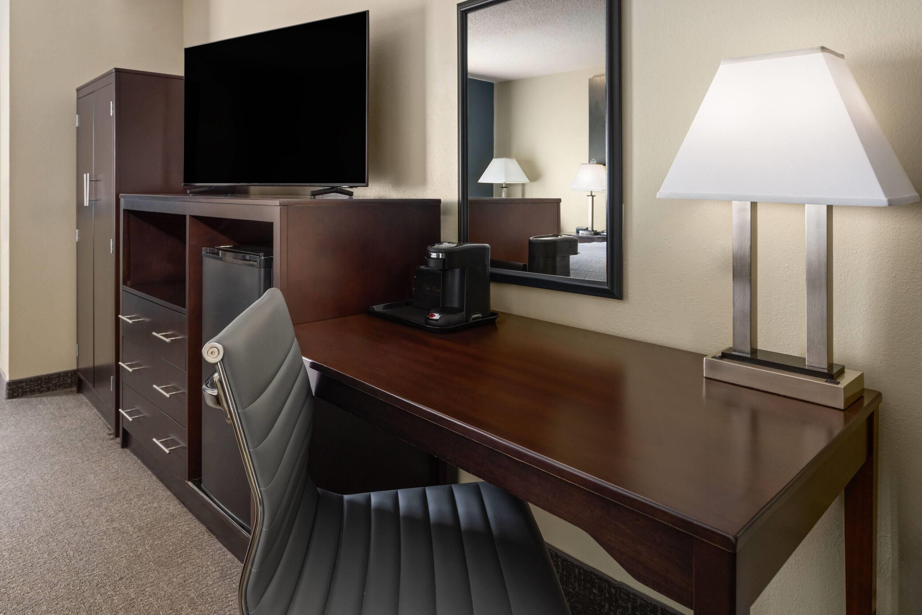 Room, 1 King Bed, Accessible, Non Smoking (Bathtub w/ Grab Bars) | Desk, laptop workspace, blackout drapes, iron/ironing board