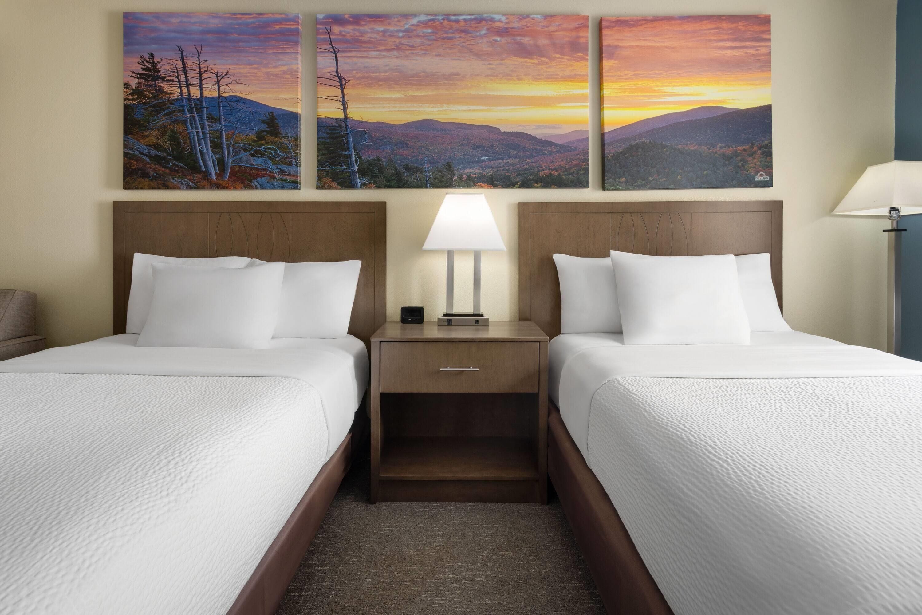 Habitación, 2 camas matrimoniales, con acceso para personas discapacitadas, para no fumadores | Escritorio, espacio para trabajar con laptop y cortinas blackout 