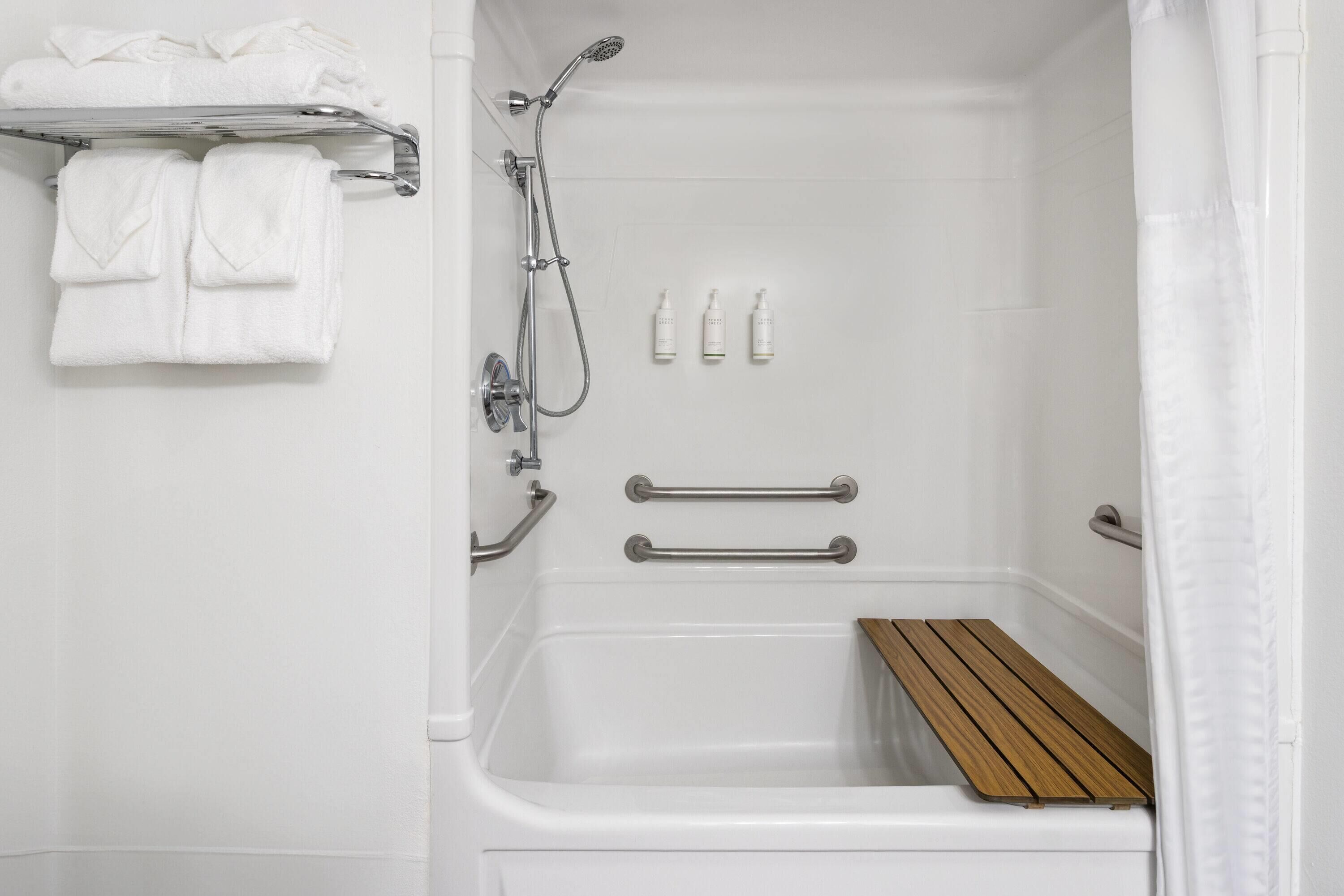 Room, 1 King Bed, Accessible, Non Smoking (Bathtub w/ Grab Bars) | Accessible bathroom