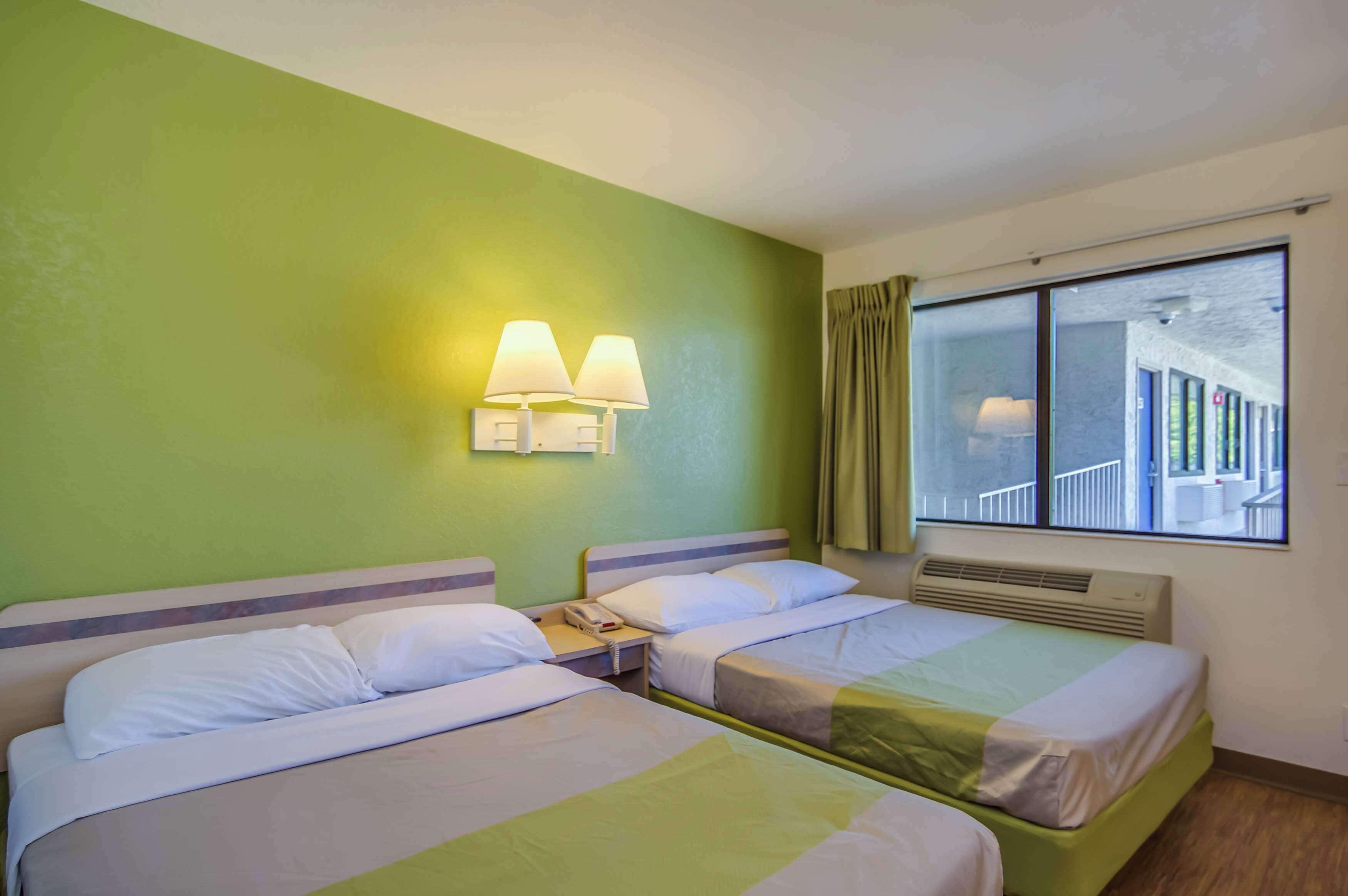 WiFi (free), bed sheets