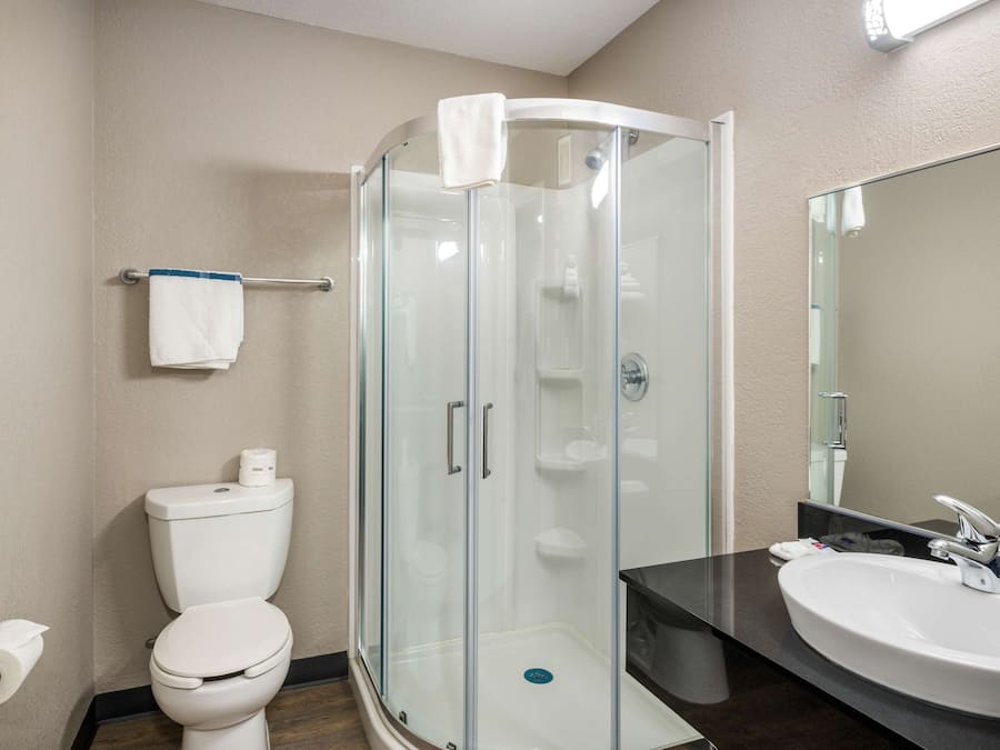 Shower, towels
