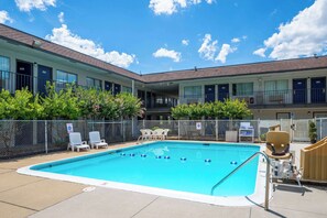 Outdoor pool - Motel 6 Sandston, VA - Richmond, Va (Sandston)