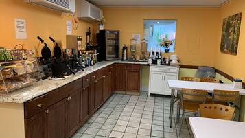 Déjeuner continental gratuit tous les jours