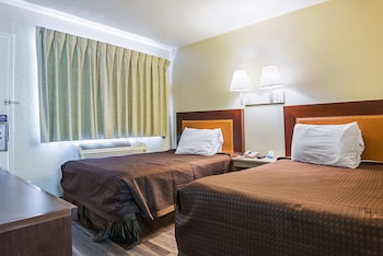 Blackout drapes, soundproofing, free WiFi, bed sheets at Rodeway Inn Kissimmee Maingate West