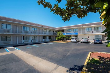 Hotel Exterior at Rodeway Inn Kissimmee Maingate West