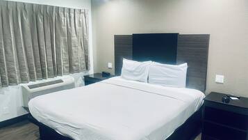 Kamar Deluks, 1 Tempat Tidur King, Boleh Merokok, lemari es | Wi-Fi gratis, seprai linen, dan dapat diakses tamu berkursi roda