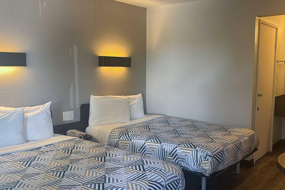 Hotel B5 Watsonville, CA - Monterey Area
