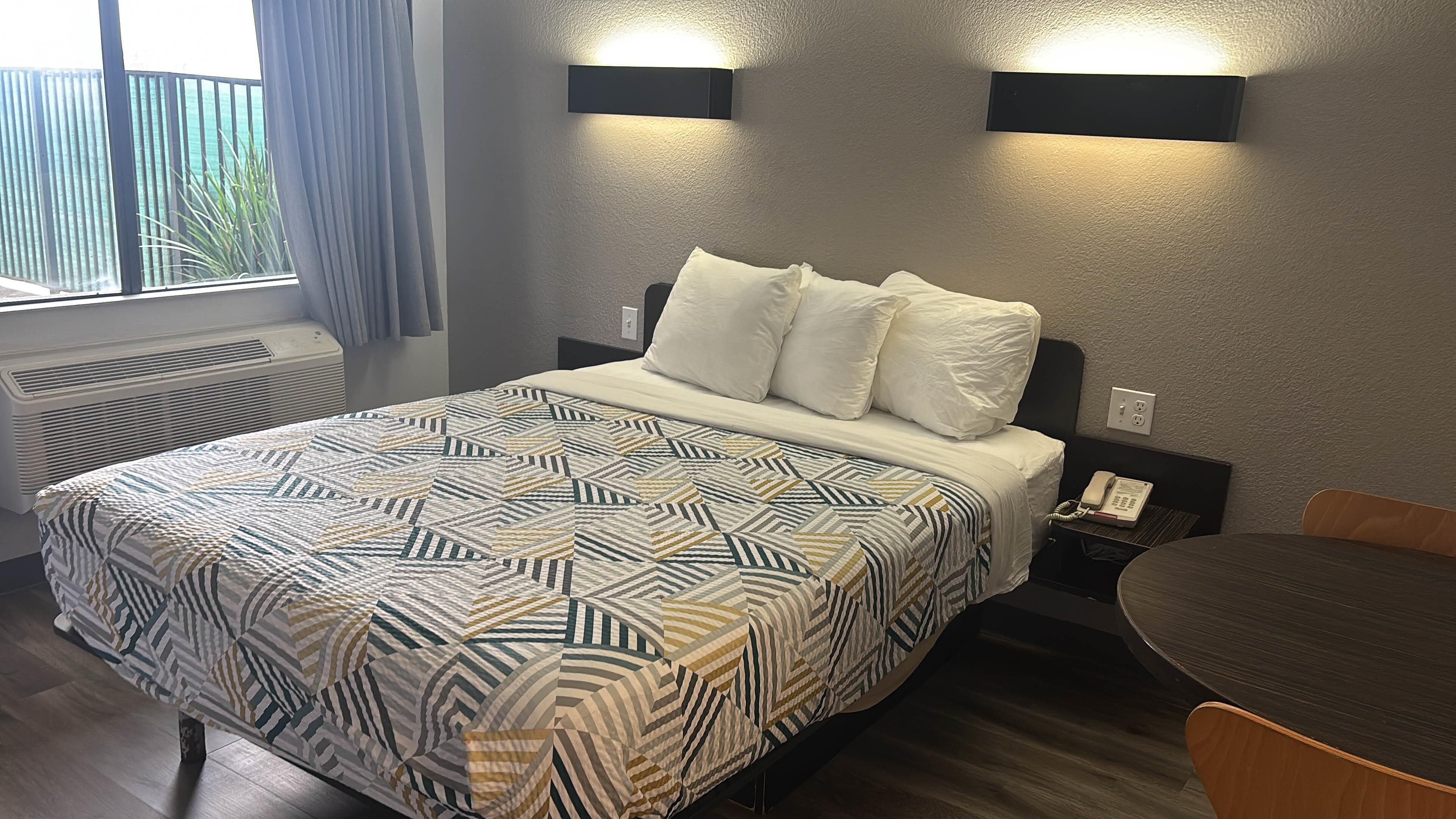 Free WiFi, bed sheets