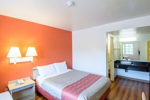 Desk, bed sheets - Motel 6 Redding, CA - North (Redding)