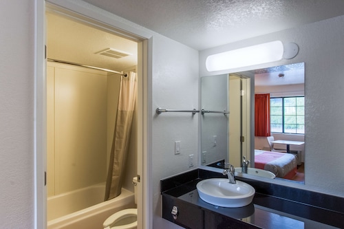Motel 6 Redding, CA - North