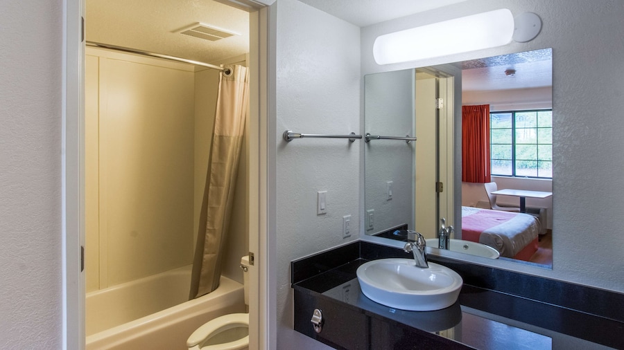 Motel 6 Redding, CA - North