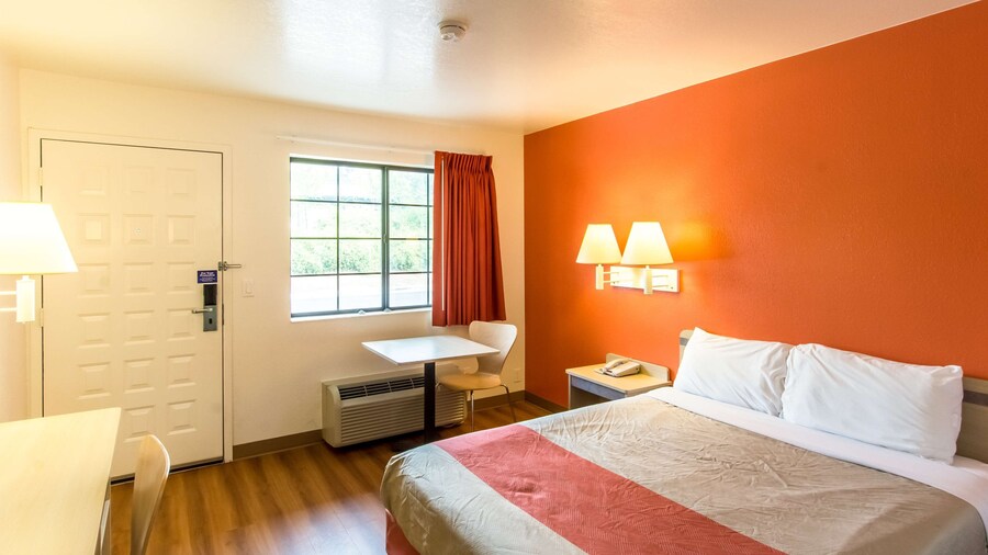 Motel 6 Redding, CA - North