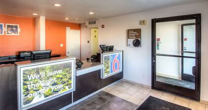 Motel 6 Redding, CA - North