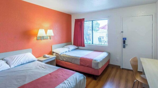 Desk, bed sheets - Motel 6 Redding, CA - North (Redding)