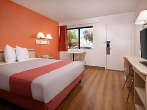 Desk, free WiFi, bed sheets - Motel 6 Santa Maria, CA - North (Santa Maria)