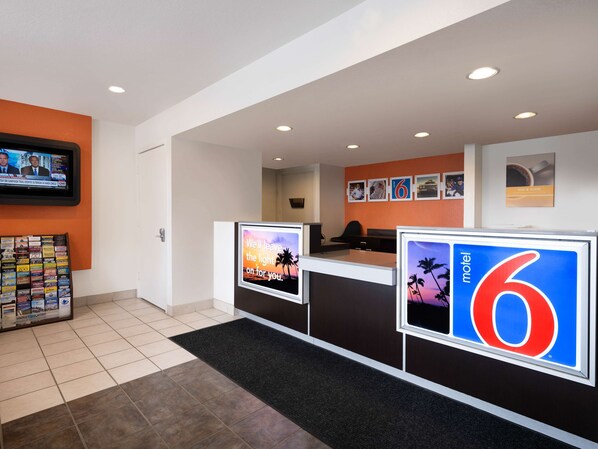 Lobby - Motel 6 Santa Maria, CA - North (Santa Maria)