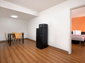 Bureau, accès au Wi-Fi (inclus), literie fournie