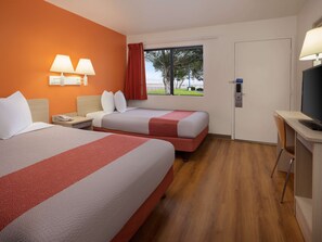 Een bureau, gratis wifi, beddengoed
