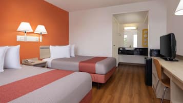 Een bureau, gratis wifi, beddengoed