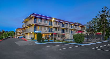 Motel 6 Kirkland, WA - North Kirkland